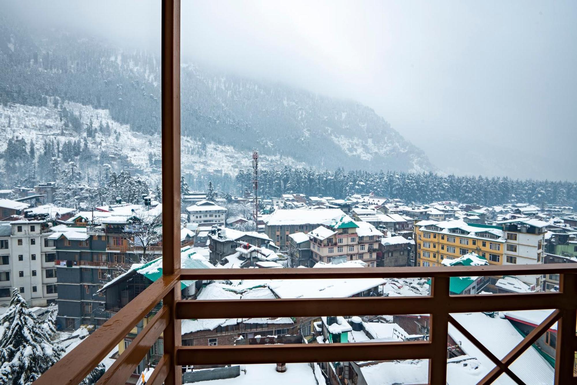 Hotel Treebo Premium Sattva With Mountain View Manāli Esterno foto