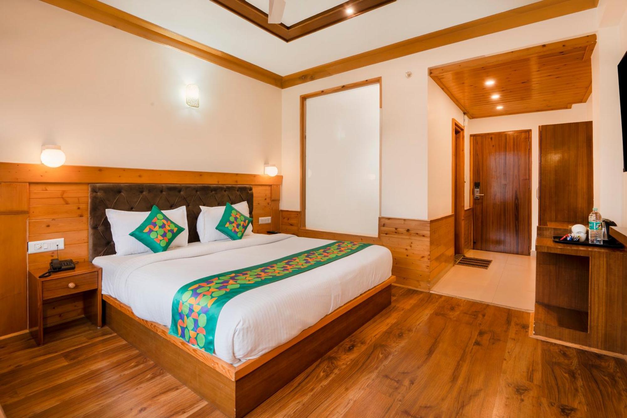 Hotel Treebo Premium Sattva With Mountain View Manāli Esterno foto
